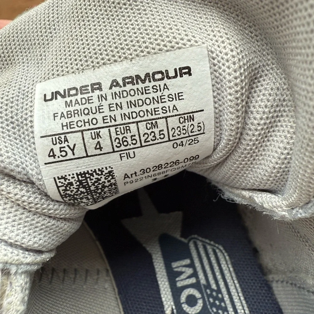 Under Armour Kids Silver and Red Star Sneakers - Picture 6 of 6